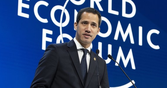 Uczestniczący w konferencji w Davos Juan Guaido, który w ubiegłym roku ogłosił się prezydentem Wenezueli, zaapelował do państw UE, by odżegnały się od handlu wenezuelskim "krwawym złotem", ponieważ zyski z niego służą finansowaniu rządów Nicolasa Maduro. 