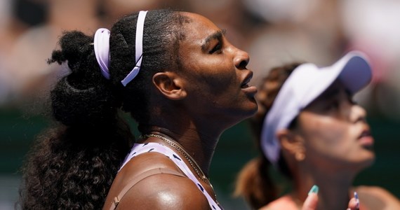 Amerykanka Serena Williams niespodziewanie odpadła w trzeciej rundy Australian Open i musi odłożyć na później marzenia o wygraniu 24. tytułu wielkoszlemowego w singlu. Rozstawiona z numerem ósmym tenisistka przegrała z Chinką Qiang Wang (27.) 4:6, 7:6 (7-2), 5:7.