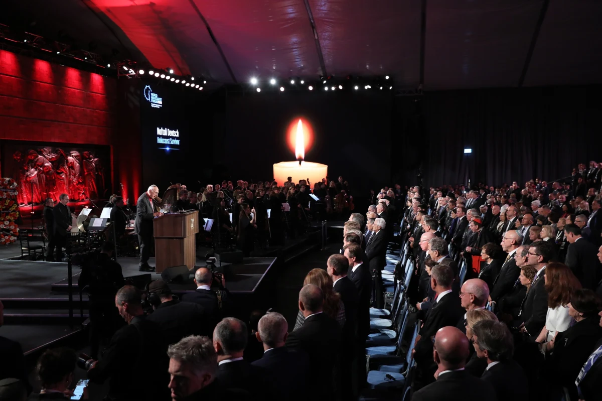 Do uczestnictwa w Światowym Forum Holokaustu w Jerozolimie zaproszono aż siedmiokrotnie więcej polityków niż ludzi, którzy przeżyli Holokaust - zauważa hiszpańska agencja EFE. Spośród 700 zaproszonych aż 600 to politycy.