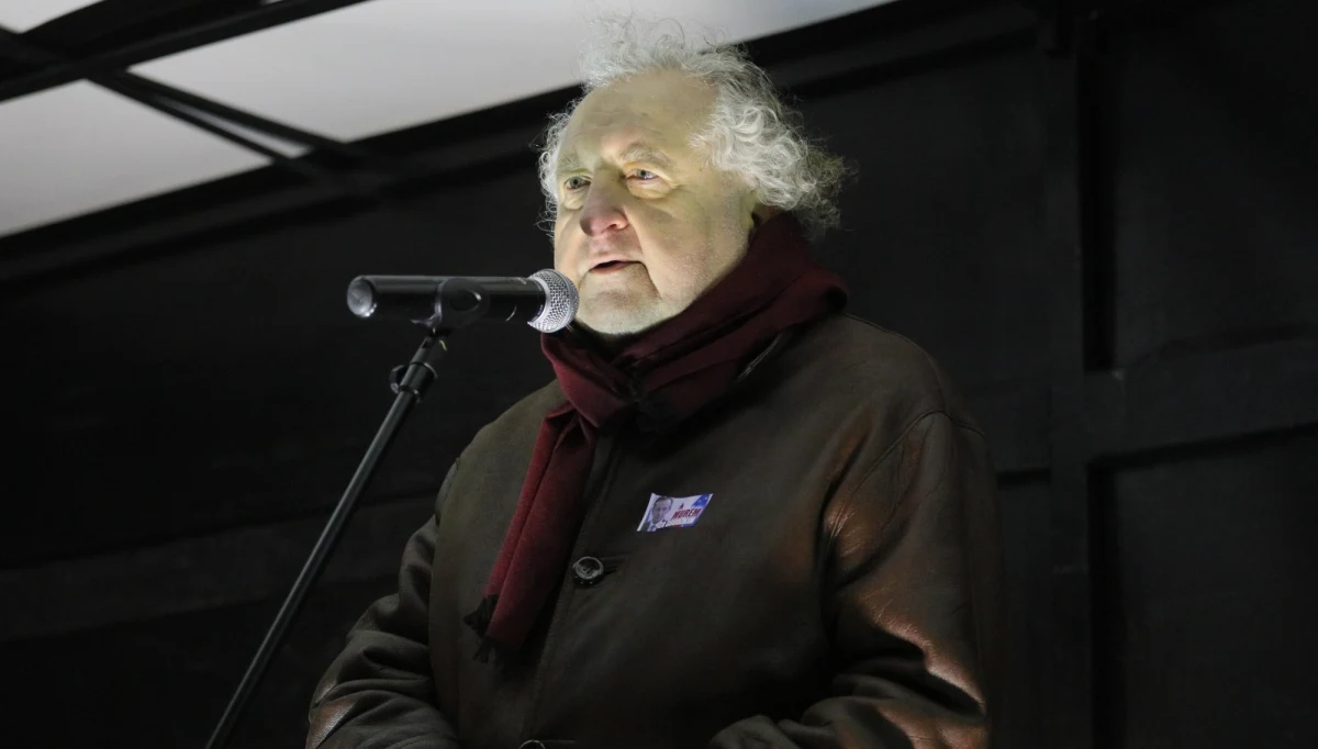 ​"Od końca 2015 roku ustawicznie żyjemy w ciągle podsycanym konflikcie, więc mogę patrzeć na to tylko jak na wyprowadzenie Europy z Polski. Kolejnym etapem będzie wyprowadzenie Polski z UE" - mówi w rozmowie z Onetem były szef Trybunału Konstytucyjnego Andrzej Rzepliński.