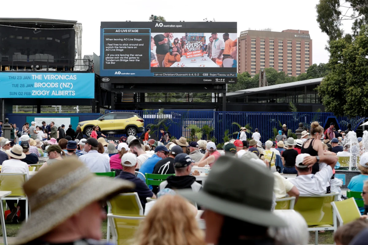 Rozstawieni z numerem drugim Łukasz Kubot i Marcelo Melo awansowali do drugiej rundy debla w turnieju Australian Open. Polsko-brazyliski duet pokonał w Melbourne argentyńskich tenisistów Guillermo Durana i specjalizującego się w singlu Diego Schwartzmana 6:3, 6:2.