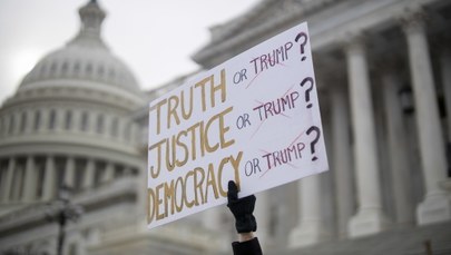 Demokraci: Trump nadużył władzy, zasługuje na usunięcie z urzędu