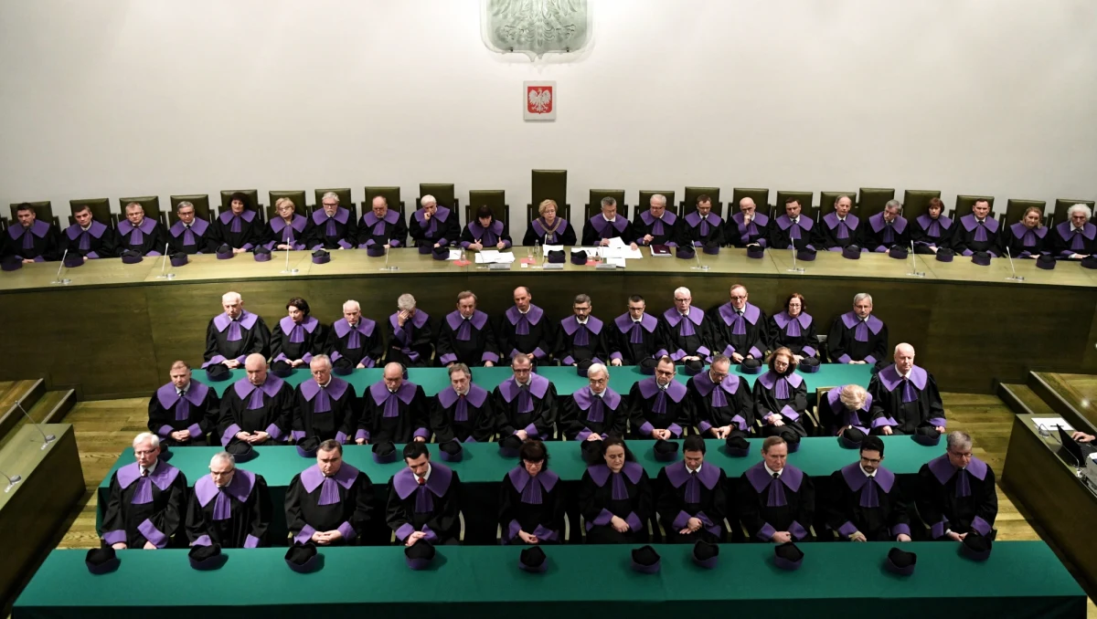 „Jest to rozstrzygnięcie które przynajmniej na chwilę może rozstrzygnąć spór w sądownictwie. Nie jest to jednak rozwiązanie satysfakcjonujące” – tak o uchwale Sądu Najwyższego mówi Jerzy Pisuliński dziekan Wydziału Prawa i Administracji Uniwersytetu Jagiellońskiego w Krakowie.