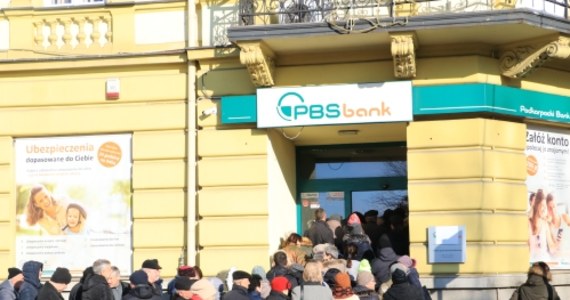 Policja sprawdza, czy w Podkarpackim Banku Spółdzielczym w Sanoku (Podkarpackie) doszło do przestępstwa niegospodarności. Będzie m.in. weryfikowała liczbę pokrzywdzonych i szacowała ewentualne straty.