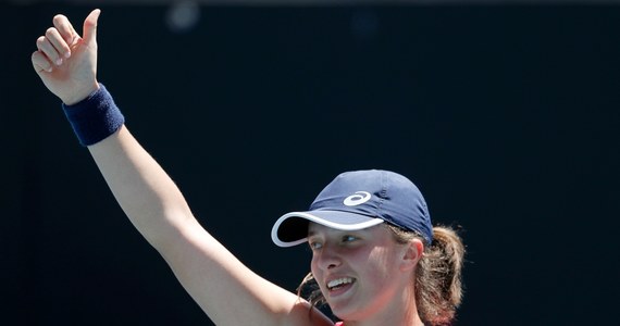 Iga Świątek awansowała do czwartej rundy wielkoszlemowego turnieju tenisowego Australian Open w Melbourne. Pokonała rozstawioną z numerem 19. Chorwatkę Donnę Vekic 7:5, 6:3.