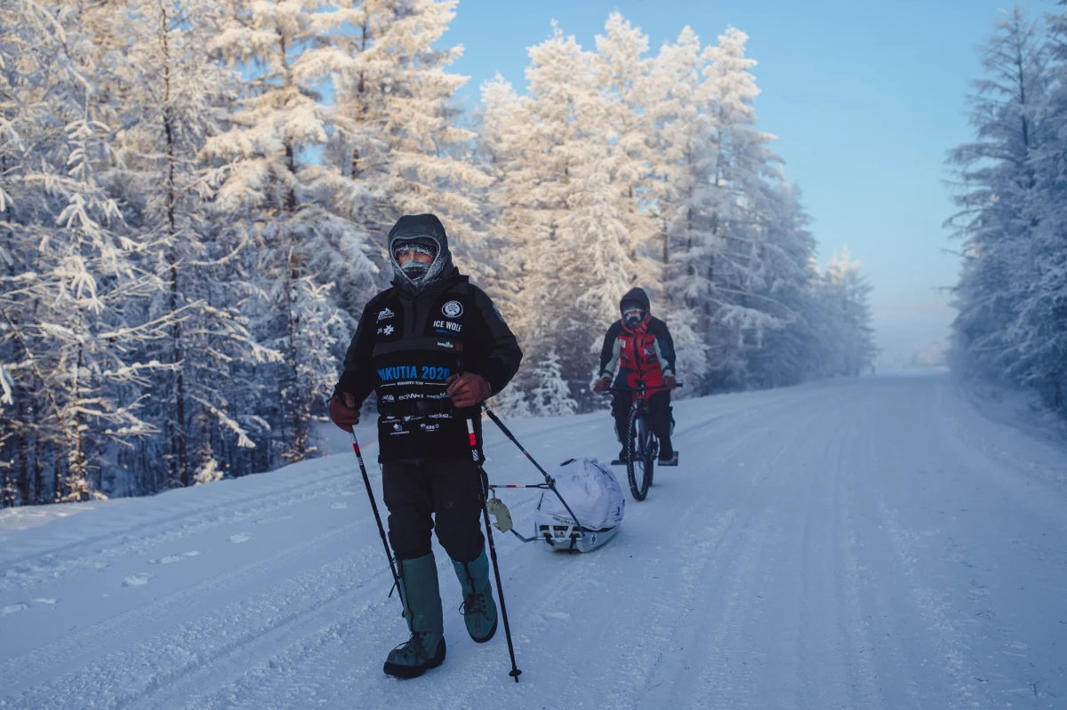 Walerian Romanowski razem ze swoją ekipą jest już w mroźnej Jakucji. W ekstremalnych warunkach chce pokonać na rowerze imponujący dystans - 1000 km. Na naszych stronach możecie zobaczyć zdjęcia z aklimatyzacji, jaką Romanowski przez kilka dni przechodził w Ojmiakonie. 