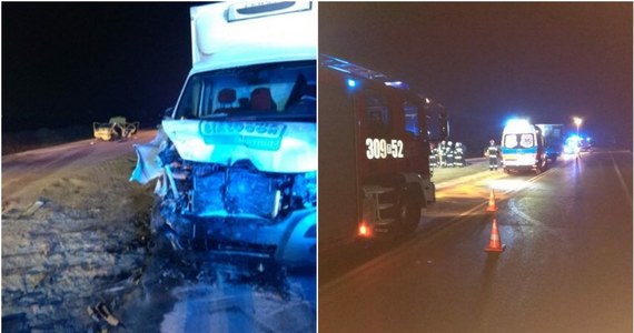 Dwie osoby zginęły w wypadku na DK 73 w Bilczy (Świętokrzyskie). Osobówka zderzyła się tam z autem dostawczym. 