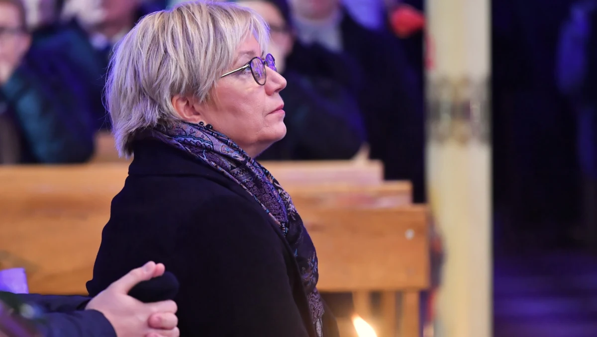 Jak donoszą dziennikarze Onetu, prezes PiS Jarosław Kaczyński w środku konfliktu nt. sądownictwa spotkał się z prezes Trybunału Konstytucyjnego Julią Przyłębską. Odwiedził ją w mieszkaniu.