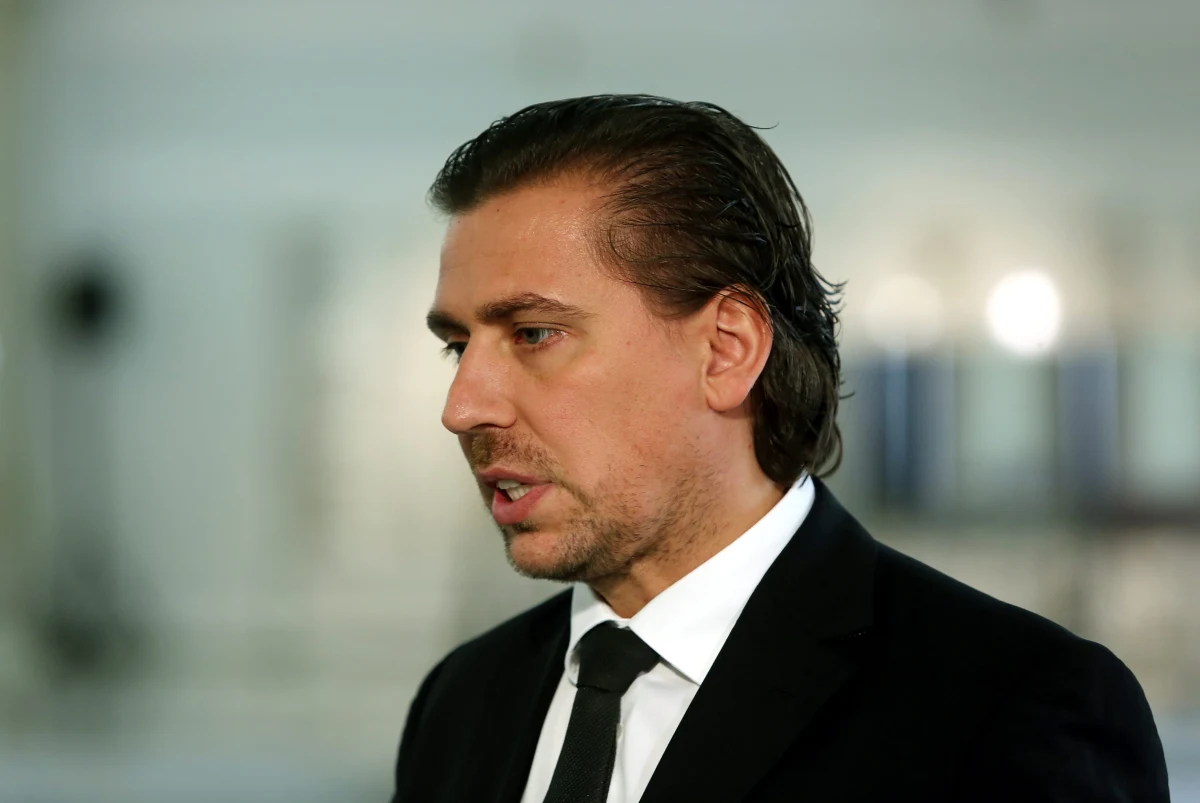 Reporterzy "Superwizjera" TVN dotarli do zeznań "agenta Tomka", czyli Tomasza Kaczmarka. W programie ujawniono, jak wyglądała "najdroższa i jedna z najbardziej spektakularnych operacji CBA". Jej celem było znalezienie dowodów na nieuczciwość Jolanty i Aleksandra Kwaśniewskich w sprawie tzw. "willi Kwaśniewskich" w Kazimierzu Dolnym.