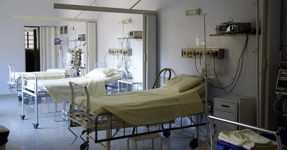 Główny Inspektorat Sanitarny poinformował, że grupa studentów, którzy w sobotę wrócili do Polski z Wuhan, została skierowana na obserwację w szpitalu specjalistycznym. Jest to związane z rozprzestrzenianiem się wirusa 2019-nCoV. Z kolei do krakowskiego Szpitala Specjalistycznego im. Stefana Żeromskiego trafiła dwójka dzieci, które również były w Chinach. 