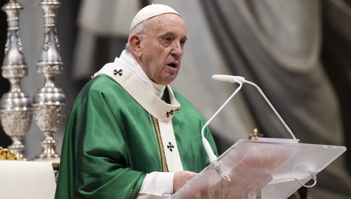 "Czytajmy codziennie kilka wersetów z Biblii" - zachęcał papież Franciszek w Niedzielę Słowa Bożego, którą ustanowił. Ewangelię "trzymajmy otwartą na stoliku nocnym w domu, nośmy ją ze sobą w kieszeni, wyświetlajmy na telefonach komórkowych" - wzywał.