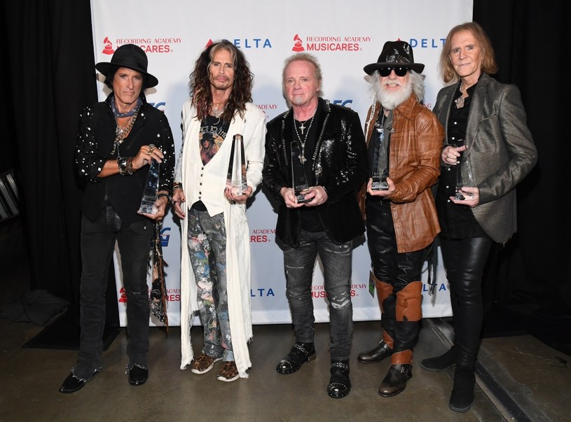 Joey Kramer pojawił się u boku (byłych?) kolegów z grupy Aerosmith, by razem z nimi odebrać nagrodę MusiCares Person of the Year, jednak nie pozwolono mu wystąpić na scenie.