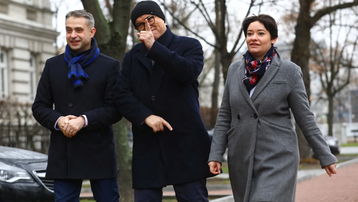 Politycy Lewicy zapowiedzieli w niedzielę, że w najbliższym tygodniu złożą wniosek o wotum nieufności dla szefa MSWiA, ministra koordynatora służb specjalnych, b. szefa CBA Mariusza Kamińskiego w związku z oskarżeniami byłego agent CBA Tomasza Kaczmarka, zawartymi w reportażu "Superwizjera".