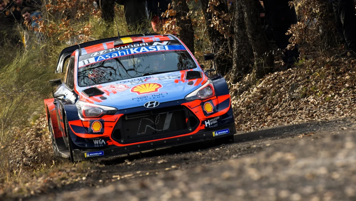 Belg Thierry Neuville (Hyundai i20) wygrał Rajd Monte Carlo, inauguracyjną rundę mistrzostw świata. Drugie miejsce zajął Francuz Sebastien Ogier, a trzecie - Brytyjczyk Elfyn Evans (obaj Toyota Yaris).
