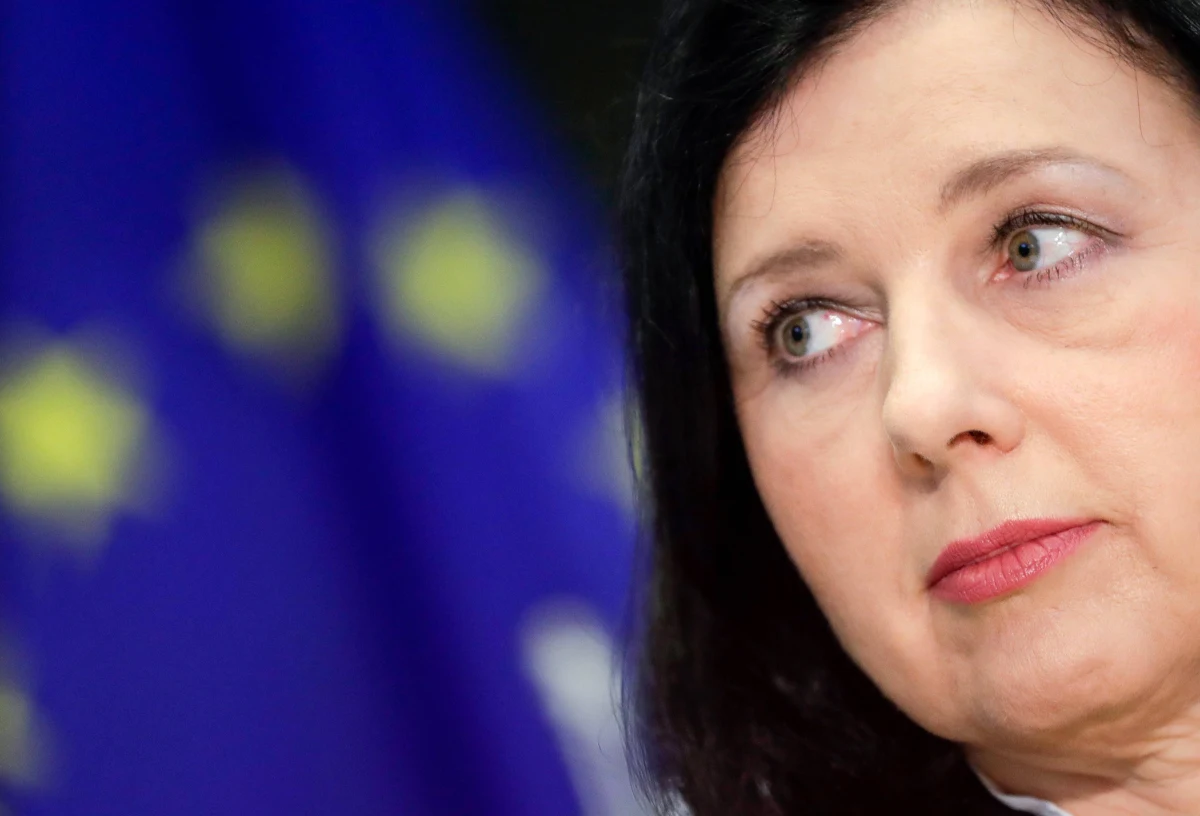 Wizyta w Polsce Very Jourovej - wiceszefowej Komisji Europejskiej odpowiedzialnej za praworządność i rozmowy między innymi na temat coraz silniejszych tarć pomiędzy polskimi władzami a Komisją Europejską zdominują polityczną dyskusję w nadchodzącym tygodniu. Zaplanowane rozmowy mogą mieć decydujący wpływ na to, co w najbliższych tygodniach będzie się działo na linii Warszawa-Bruksela. Dotychczasowe wypowiedzi między innymi wiceministrów sprawiedliwości nie zapowiadają złagodzenia tonu i możliwości dojścia do porozumienia.  