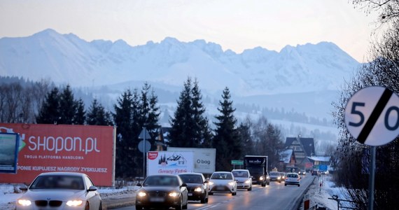 Po zawodach Pucharu Świata w Zakopanem wielu kibiców skoków narciarskich wyruszyło samochodami do swoich domu. Zakopianka stanęła w korkach.