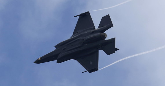 Umowa zakupu od USA wielozadaniowych samolotów bojowych F-35 zostanie podpisana w Dęblinie - poinformował minister obrony Mariusz Błaszczak.