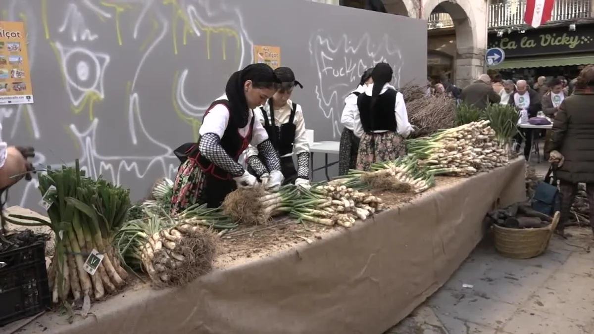 W ramach Wielkiego Festiwalu Cebuli w Tarragonie w Hiszpanii odbyły się zawody w jedzeniu dymki na czas. Konkurencja polegała na zjedzeniu jak największej liczby pieczonych cebul w ciągu 45 minut. Zwycięzcą 24. edycji został Adria Wgryzn, który zjadł 200 cebul, co daje prawie dwa i pół kilograma. Nie zbliżył się jednak nawet do rekordu, który został ustalony dwa lata temu i wynosi ponad 300 cebul. Festiwali jest katalońską tradycją od XIX wieku.