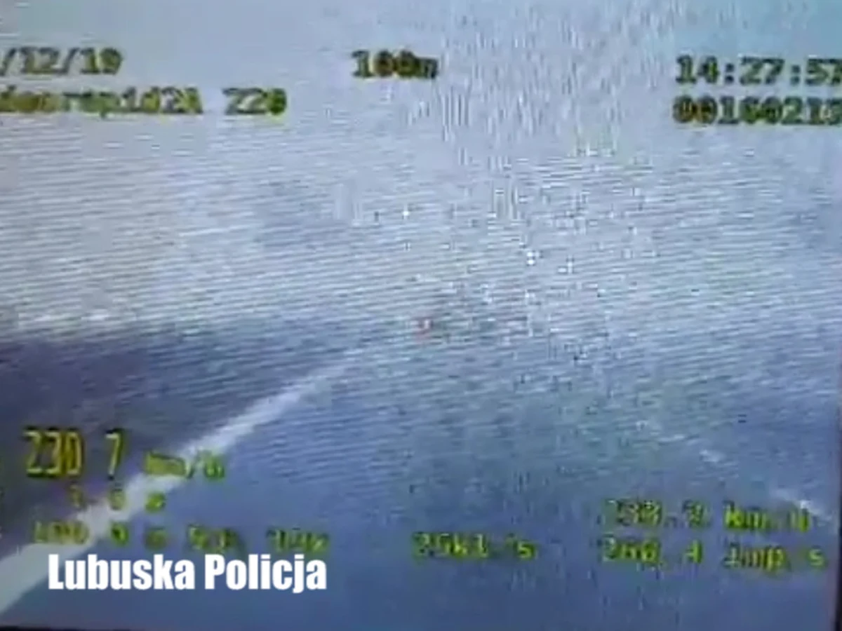 5 tys. zł grzywny i półroczny zakaz prowadzenia pojazdów – to konsekwencje jakie poniesie 47-latek, którego policjanci grupy Speed zatrzymali w grudniu na S3 w pow. świebodzińskim. We mgle miał na liczniku prawie 230 km/h, a w aucie żonę i dzieci – poinformował Marcin Ruciński z Komendy Powiatowej Policji w Świebodzinie.