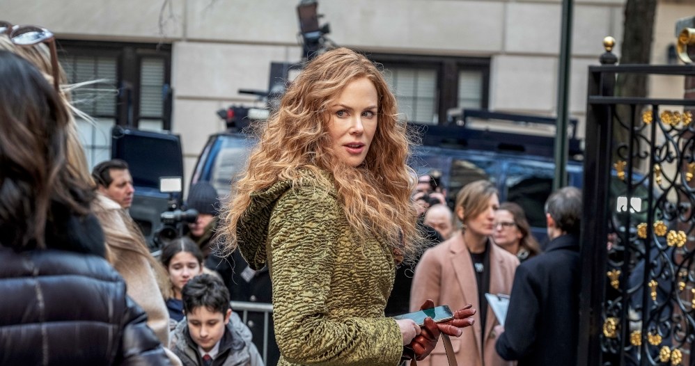 Serial "Od nowa" to nowa produkcja HBO, na podstawie powieści Jean Hanff Korelitz, z Nicole Kidman i Hugh Grantem w rolach głównych. Reżyserką produkcji jest Susanne Bier, a twórcą scenariusza David E. Kelley. Premiera serialu odbędzie się w HBO i HBO GO w maju. 