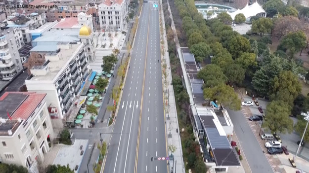 Nagrania z drona prezentują opustoszałe ulice Wuhan. W tym chińskim mieście rozpoczęła się ekspansja śmiertelnego koronawirusa. 