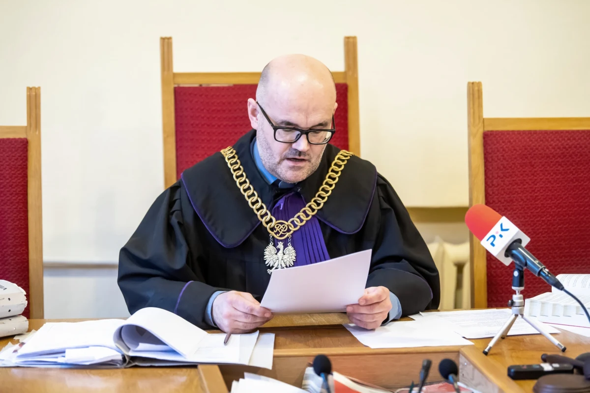 Daniel Z., znany w sieci jako "Magical", i jego matka zostali we wtorek skazani przez Sąd Rejonowy w Toruniu na prace społeczne m.in. za pochwalanie zabójstwa Pawła Adamowicza. Patostreamer otrzymał dodatkowo dwuletni zakaz utrwalania i rozpowszechniania w internecie treści wideofonicznych.