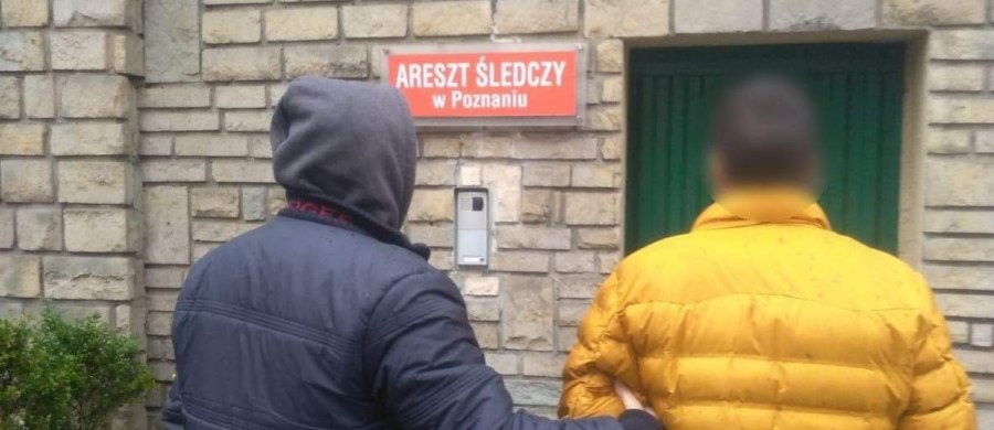 Zarzuty dotyczące rozboju usłyszeli dwaj mężczyźni, którzy napadli na 64-latka w Poznaniu. To 29-letni obywatel Mołdawii i 33-letni obywatel Rumunii. Obaj zostali aresztowani na trzy miesiące. 