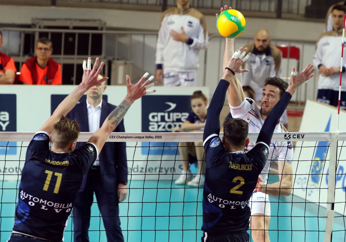 Siatkarze Grupy Azoty ZAKSY Kędzierzyn-Koźle pokonali we własnej hali belgijski Knack Roeselare 3:0 (25:19, 25:18, 25:20) w meczu czwartej kolejki Ligi Mistrzów. Zespół trenera Nikoli Grbica prowadzi w grupie E z kompletem punktów i bez straty seta.