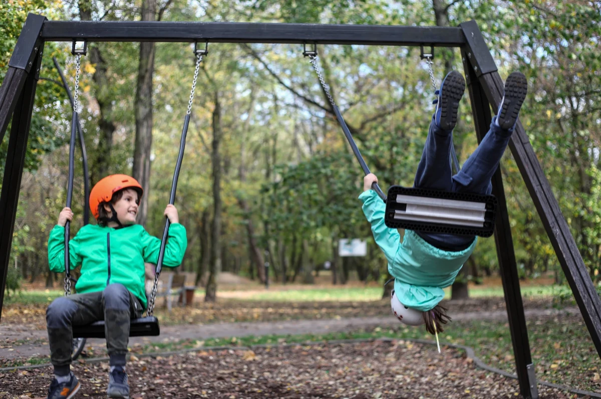 Polskę może czekać "katastrofa demograficzna". Wiceminister rodziny zasugerowała, że wobec takiej perspektywy nasze emerytury powinny zależeć od liczby posiadanych dzieci. Pracownia IBRiS, specjalnie na zlecenie Interii, zapytała o to Polaków. Większość z nas jest przeciw.