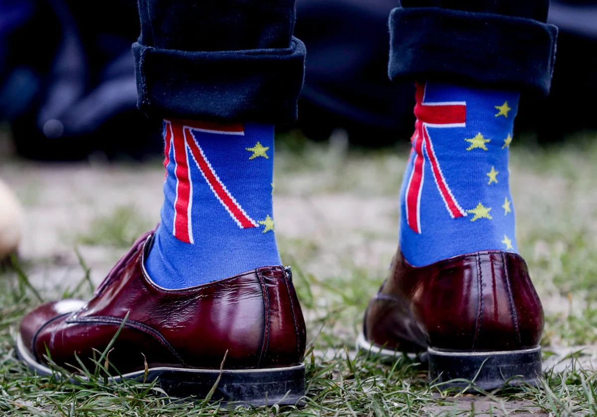 A więc stało się! Po orgii referendum i trzyletniej ciąży, po negocjacjach z Brukselą zakończonych cesarskim cięciem, dziś o północy narodził się BREXIT. To dziecko jest wynikiem rozwodu Wielkiej Brytanii z Unią Europejską. Rzadki to przypadek narodzin w takich okolicznościach. Ale w tej opowieści brak precedensów. Trudno też przewidzieć, jaką zakończy się puentą? Brexit się rodzi, Europa truchleje. Generalnie, wielka karramba!