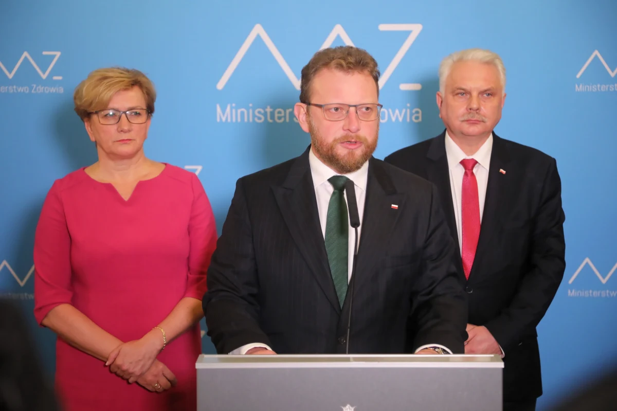 "Nie ma nadal potwierdzonego żadnego przypadku zakażenia koronawirusem w Polsce, choć prędzej czy później na pewno taki przypadek się pojawi" - poinformował w czwartek minister zdrowia Łukasz Szumowski. Zapewnił, że sytuacja jest na bieżąco monitorowana.