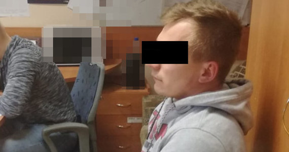 W ręce policjantów wpadł 31-letni oszust matrymonialny, który wyłudził od poznanych w Internecie kobiet ponad 100 tys. zł. Mężczyźnie grozi za to do 12 lat więzienia.