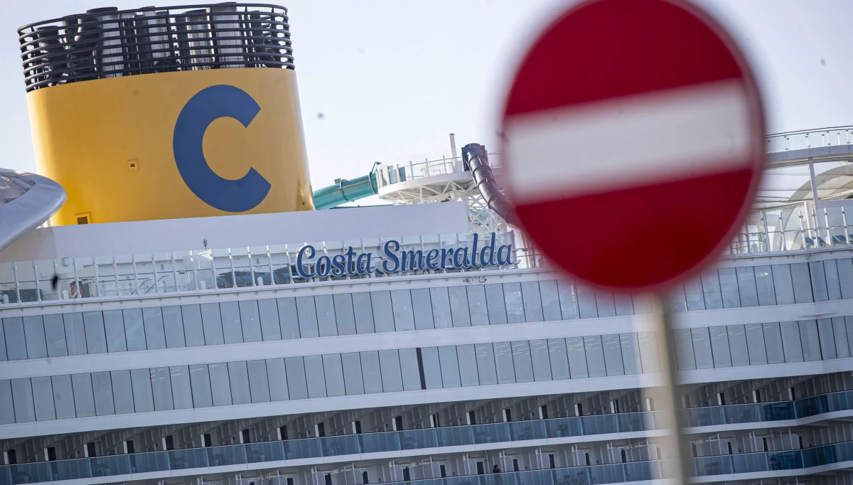 ​Wszyscy odetchnęliśmy z ulgą - mówi Polak podróżujący wycieczkowcem "Costa Smeralda", na którym było podejrzenie korona wirusa. Statek był zablokowany w porcie niedaleko Rzymu. Ostatecznie u dwojga pasażerów z Chin nie potwierdzono choroby.
