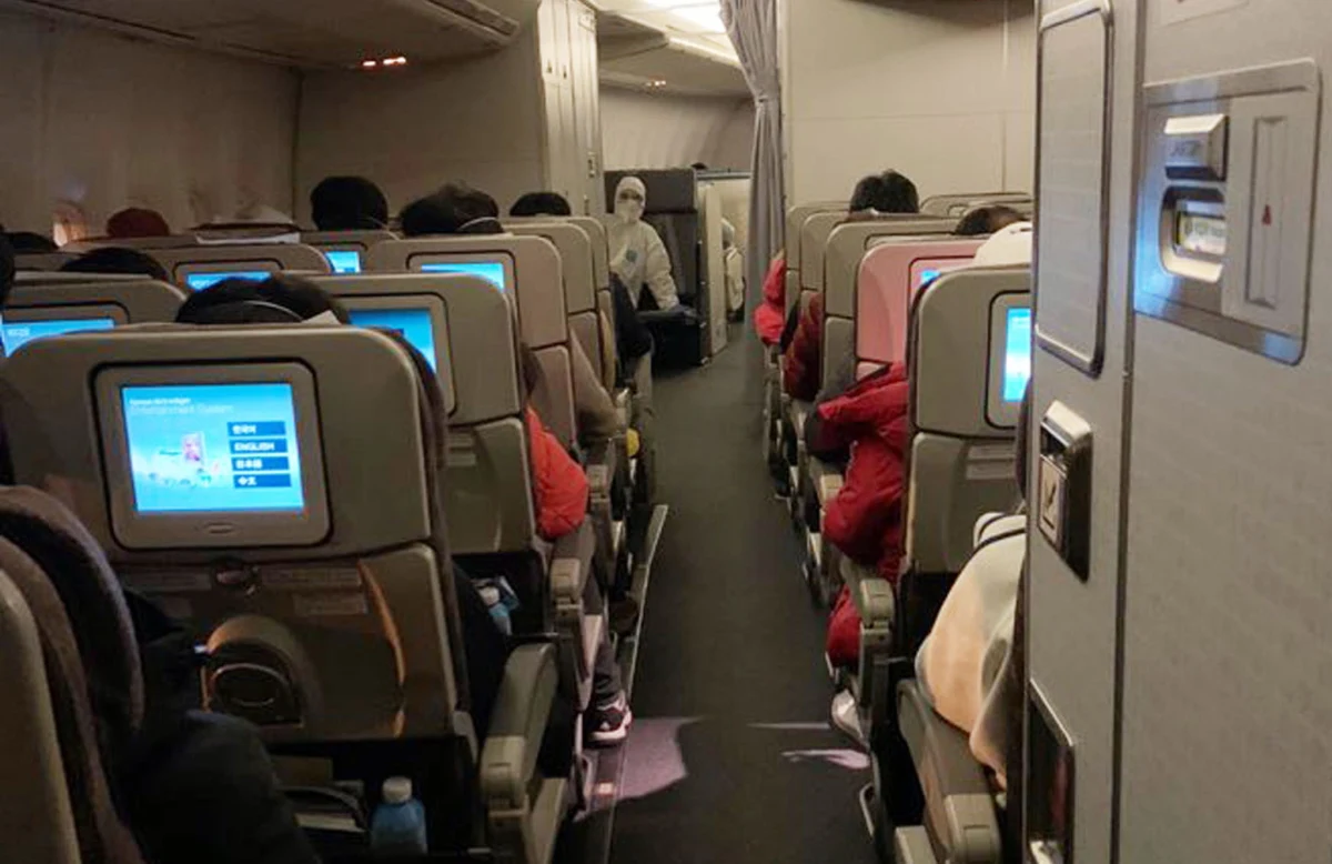 Najpierw polecą do Francji, potem - od razu do Polski. Z chińskiego Wuhanu zostanie ewakuowanych 30 Polaków. Wuhan stał się epicentrum koronawirusa, którym tylko w Chinach zaraziło się 10 tysięcy osób. Ponad 200 nie żyje. 

