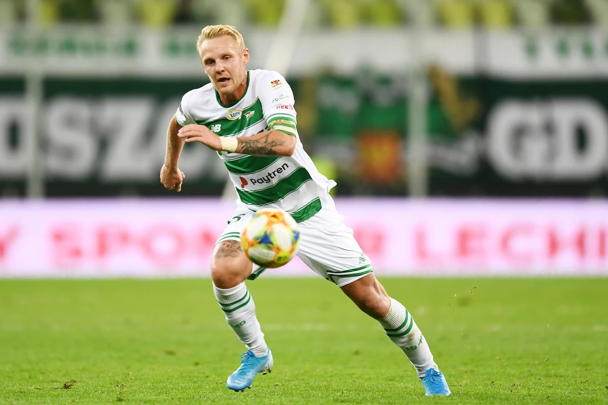 W czołowych europejskich ligach trwa ostatni dzień zimowego okna transferowego. Pracodawców zmieniają także piłkarze grający w Ekstraklasie. Wiosną w lidze nie zobaczymy już Lukasa Haraslina, Daniela Łukasika czy Filipa Piszczka.