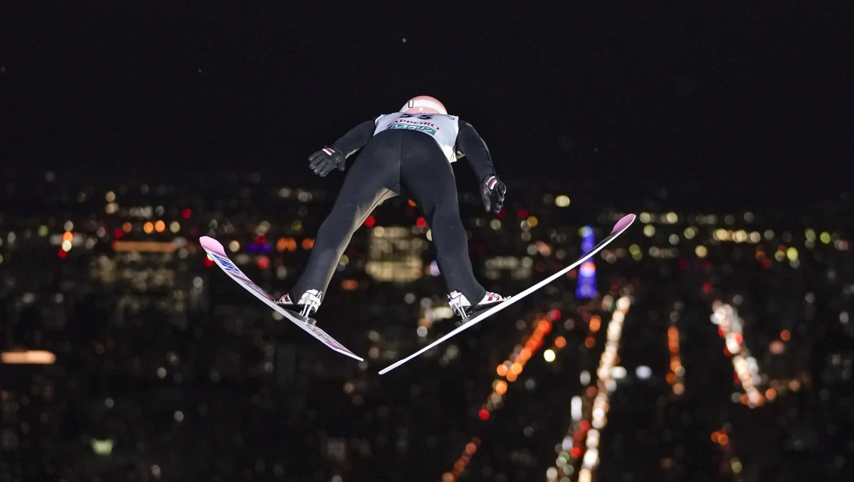 Dawid Kubacki zajął trzecie miejsce w konkursie Pucharu Świata w japońskim Sapporo. Zmagania wygrał reprezentant gospodarzy Yukiya Sato, a drugi był Stefan Kraft.