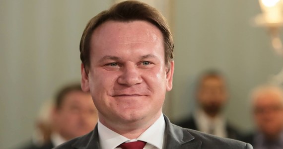 Dodatkowy mandat przypadający Polsce w europarlamencie w wyniku brexitu obejmie poseł Dominik Tarczyński – poinformowała marszałek Sejmu Elżbieta Witek.