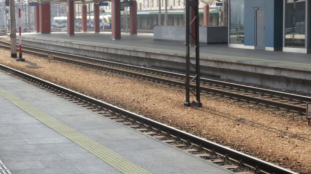 Średnio o 10 proc. wzrosły od soboty ceny biletów jednorazowych na pociągi Kolei Małopolskich i Polregio kursujących w województwie małopolskim. Cena większości biletów okresowych, niezależnie od relacji, jest wyższa o 10 zł.