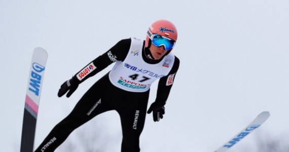Dawid Kubacki zajął szóste miejsce w zawodach Pucharu Świata w skokach narciarskich w japońskim Sapporo. Polaka po raz pierwszy od 11 konkursów zabrakło w czołowej trójce. Wygrał Austriak Stefan Kraft, który umocnił się na prowadzeniu w klasyfikacji generalnej cyklu.
