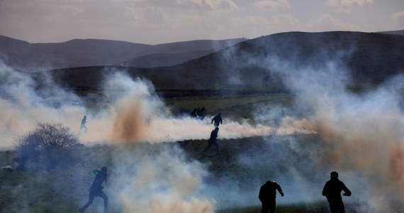 Izraelskie myśliwce i helikoptery zaatakowały oddziały Hamasu w Strefie Gazy w odwecie za atak rakietowy i ostrzelanie terytorium państwa z miotaczy min.