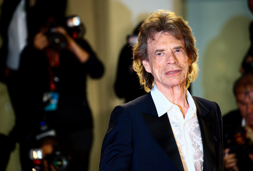 Rae Dawn wyznała, że w 1977 roku została uwiedziona przez wokalistę The Rolling Stones, Micka Jaggera. Aktorka w tamtym czasie miała 15 lat. 