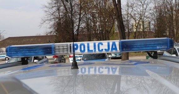 Wypadek na obwodnicy Kutna w woj. łódzkim. Dwie osoby nie żyją, trzy inne zostały ciężko ranne. Na miejsce został wezwany śmigłowiec Lotniczego Pogotowia Ratunkowego.