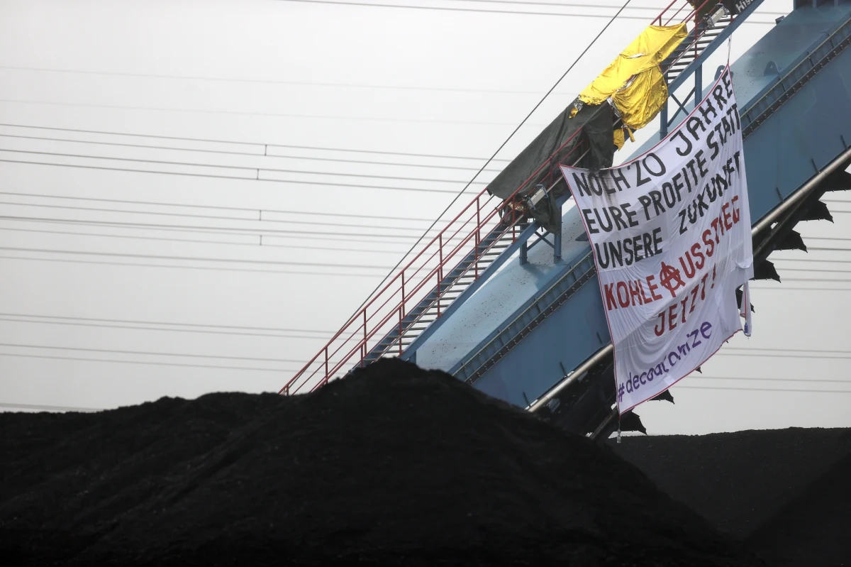 ​Policja przerwała protest ok. 100 działaczy proekologicznych na terenie elektrowni węglowej Datteln 4 w zachodnich Niemczech. Wcześniej protestujący okupowali to miejsce przez dziewięć godzin, blokując transportujące węgiel przenośniki taśmowe.