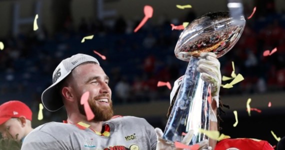 Zespół Kansas City Chiefs po raz drugi w historii został mistrzem ligi futbolu amerykańskiego NFL. W niedzielnym Super Bowl na stadionie w Miami pokonał walczących o szósty tytuł San Francisco 49ers 31:20.