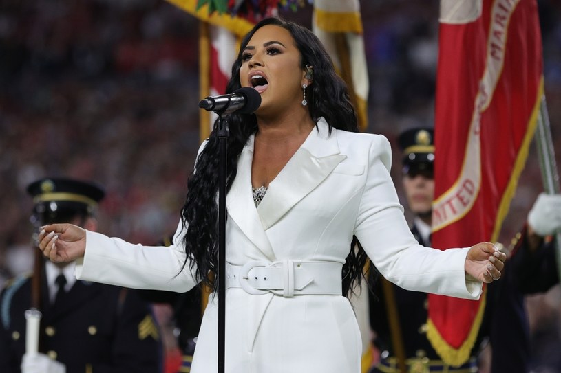 Demi Lovato kontynuuje swój medialny powrót po odwyku. Tym razem wystąpiła przed 54. Super Bowl, w spektakularny sposób wykonując hymn Stanów Zjednoczonych. 
