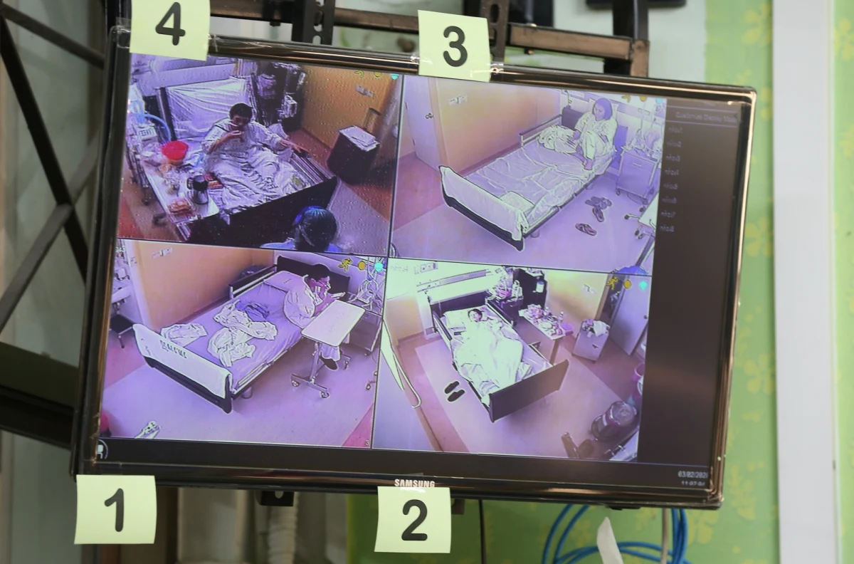 Setki pracowników szpitali publicznych w Hongkongu przerwały w poniedziałek pracę, by zmusić władze regionu do całkowitego zamknięcia granicy z Chinami kontynentalnymi w związku z trwającą tam epidemią nowego koronawirusa – poinformowała publiczna stacja RTHK.