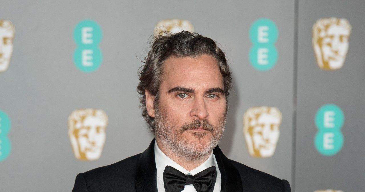 "Wysyłamy osobom innych ras bardzo czytelną wiadomość: nie jesteście tu mile widziani" - powiedział Joaquin Phoenix, odbierając nagrodę BAFTA dla najlepszego aktora. Jego przemowa wywołała poruszenie.