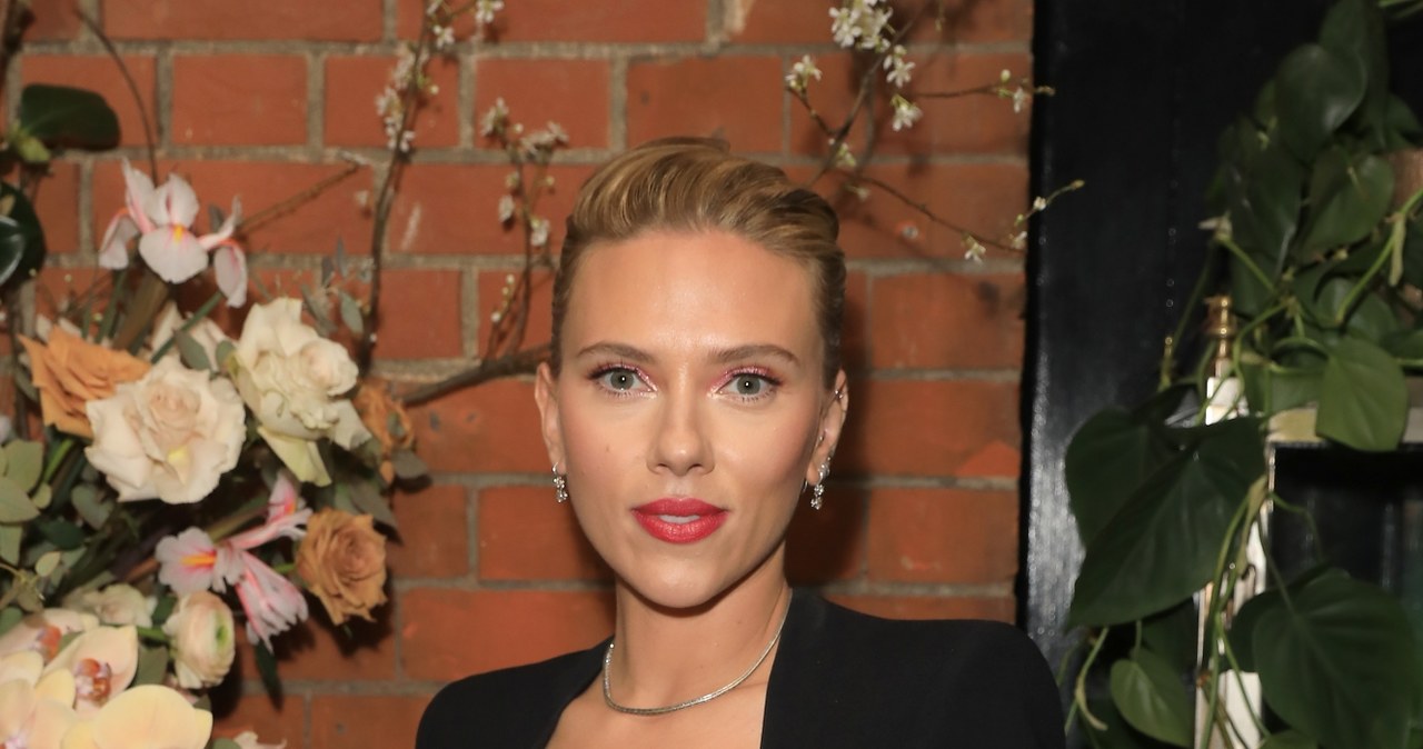 Scarlett Johansson ma talent, urok i seksowną chrypkę. Kocha ludzi.  Nie zadziera nosa. Jest też dopiero dwunastą w historii Oscarów osobą, która tego samego roku otrzymała dwie nominacje: za role w "JoJo Rabbit" i "Historii małżeńskiej".