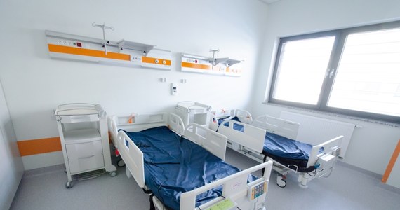 Pacjent, który w piątek z podejrzeniem koronawirusa trafił do Szpitala Uniwersyteckiego w Krakowie, nie jest zakażony – wykazały wyniki badań, o których w poniedziałek poinformowała rzeczniczka szpitala Maria Włodkowska.