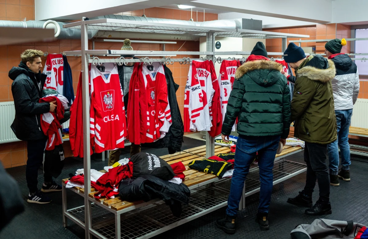 Holandia, Ukraina i Kazachstan będą rywalami reprezentacji Polski w hokeju na lodzie w turnieju prekwalifikacyjnym do igrzysk olimpijskich. Turniej odbędzie się od 6 do 9 lutego w Nur-Sułtanie w Kazachstanie. Selekcjoner kadry powołał na ten turniej 22 zawodników. 